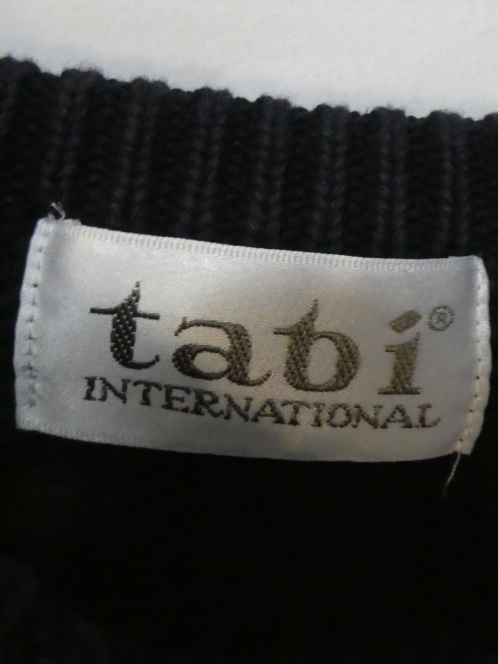 Vintage TABI INTERNATIONAL Equestrian Horse Crest Knit Sweater Navy - Size XL - Picture 2 of 16